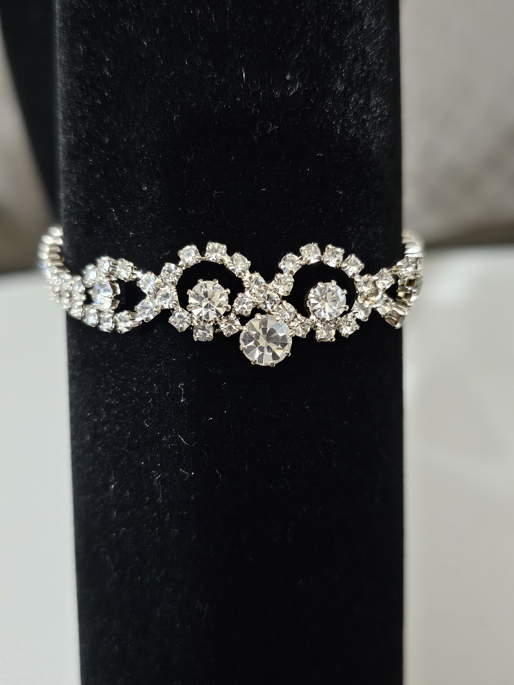 Silver-tone Rhinestone Circle-Link Bracelet